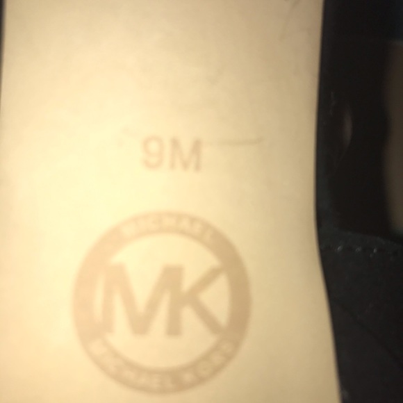 Micheal Kors suede platforms - Picture 5 of 6